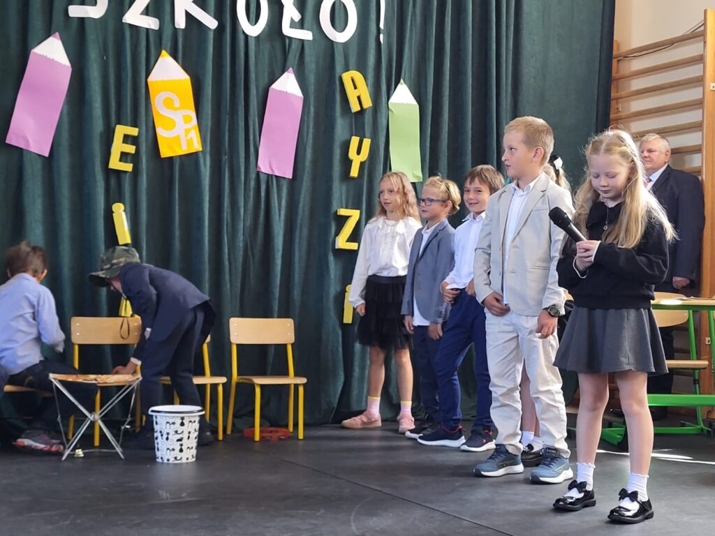 Zdjęcie 9 z 54 – Już po wakacjach….. Witaj szkoło!