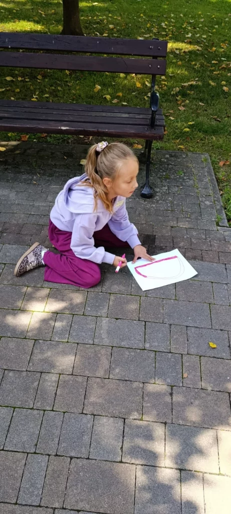 Zdjęcie 6 z 37 – Międzynarodowy Dzień Kropki w klasie 2 C