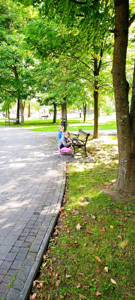Zdjęcie 19 z 37 – Międzynarodowy Dzień Kropki w klasie 2 C