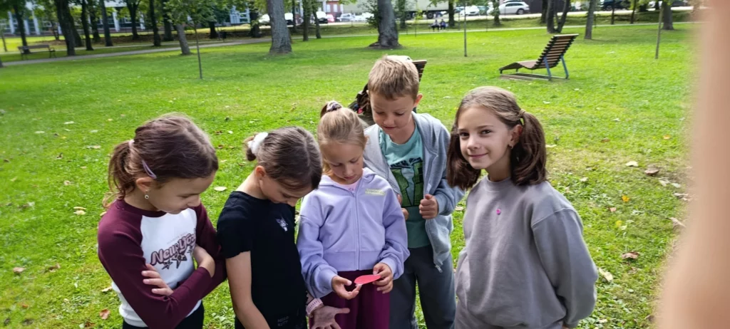 Zdjęcie 32 z 37 – Międzynarodowy Dzień Kropki w klasie 2 C
