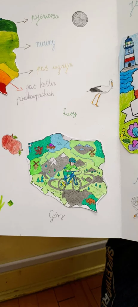 Zdjęcie 2 z 58 – Projekt Lapbook o Polsce w klasie 2 C