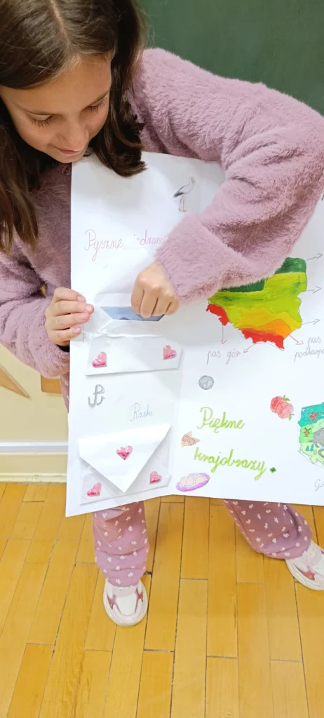 Zdjęcie 3 z 58 – Projekt Lapbook o Polsce w klasie 2 C