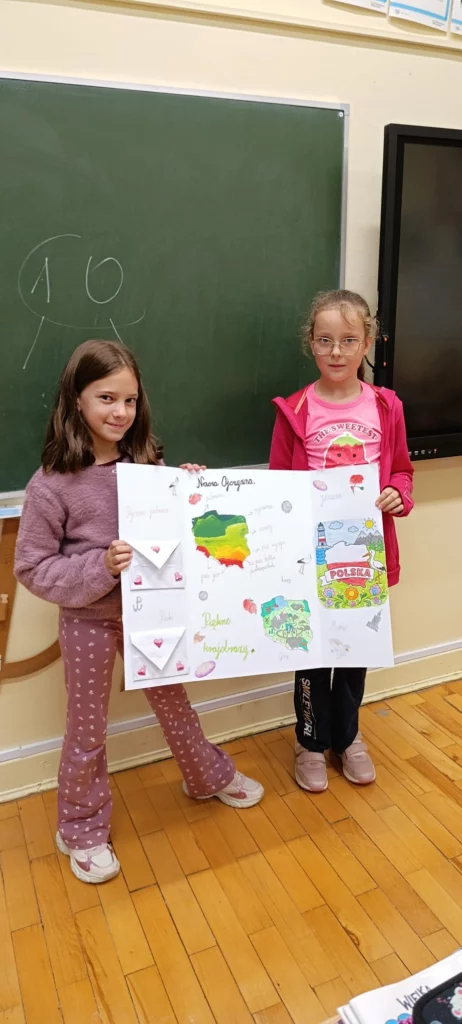Zdjęcie 7 z 58 – Projekt Lapbook o Polsce w klasie 2 C