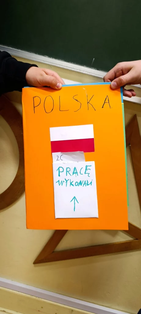 Zdjęcie 22 z 58 – Projekt Lapbook o Polsce w klasie 2 C