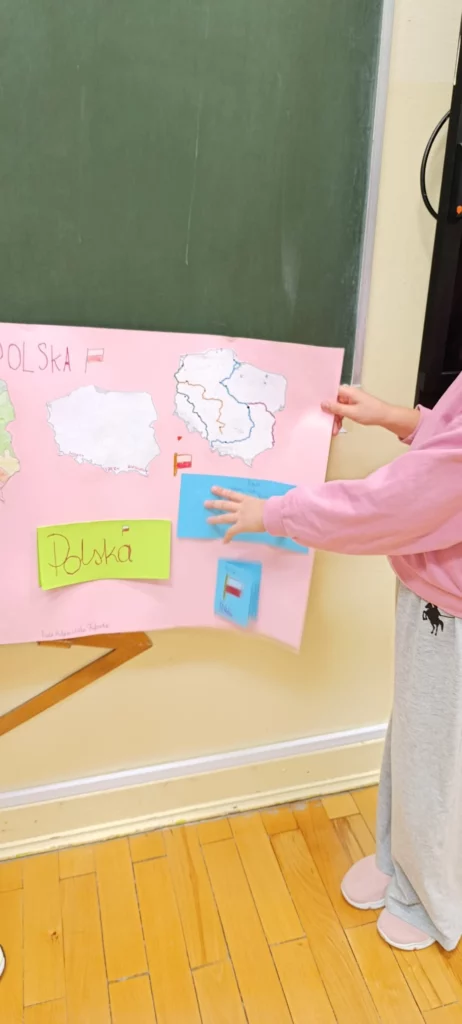 Zdjęcie 33 z 58 – Projekt Lapbook o Polsce w klasie 2 C