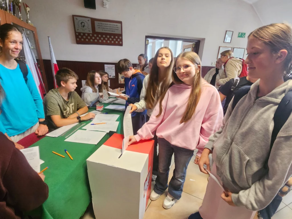 Zdjęcie 5 z 18 – WYBORY DO SAMORZĄDU UCZNIOWSKIEGO
