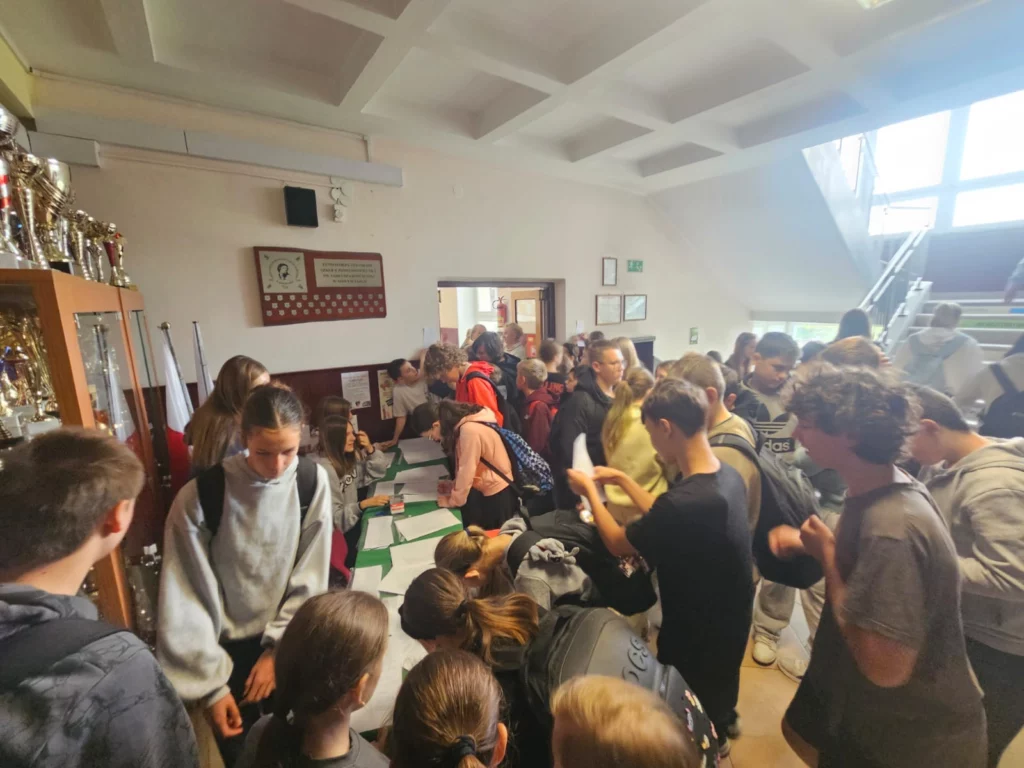 Zdjęcie 6 z 18 – WYBORY DO SAMORZĄDU UCZNIOWSKIEGO