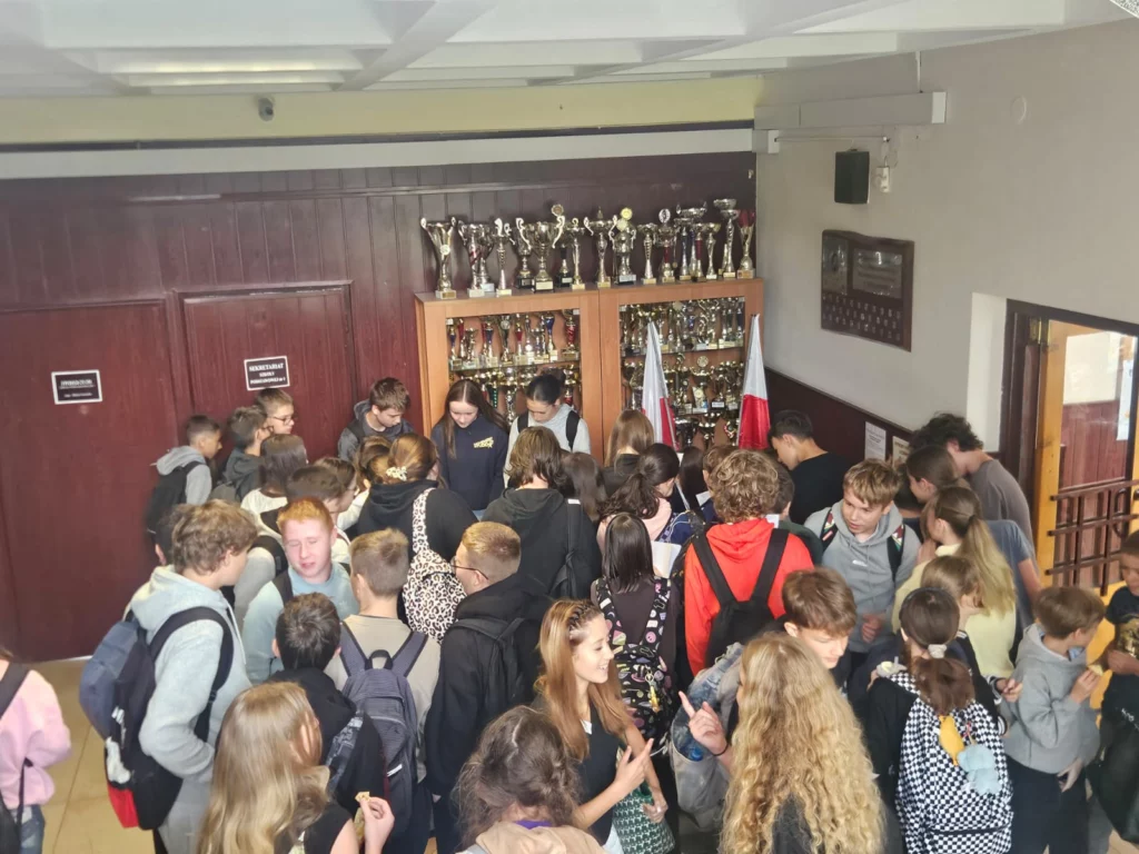 Zdjęcie 10 z 18 – WYBORY DO SAMORZĄDU UCZNIOWSKIEGO