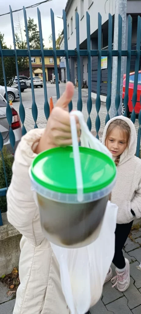 Zdjęcie 2 z 17 – Wyjście klasy 2 c na zakupy do jesiennego warzywniaka