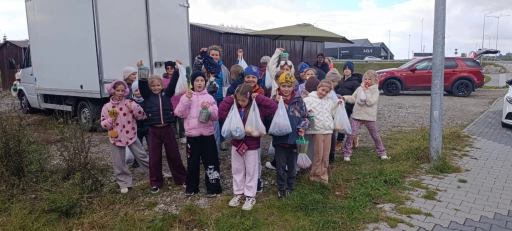 Zdjęcie 8 z 17 – Wyjście klasy 2 c na zakupy do jesiennego warzywniaka