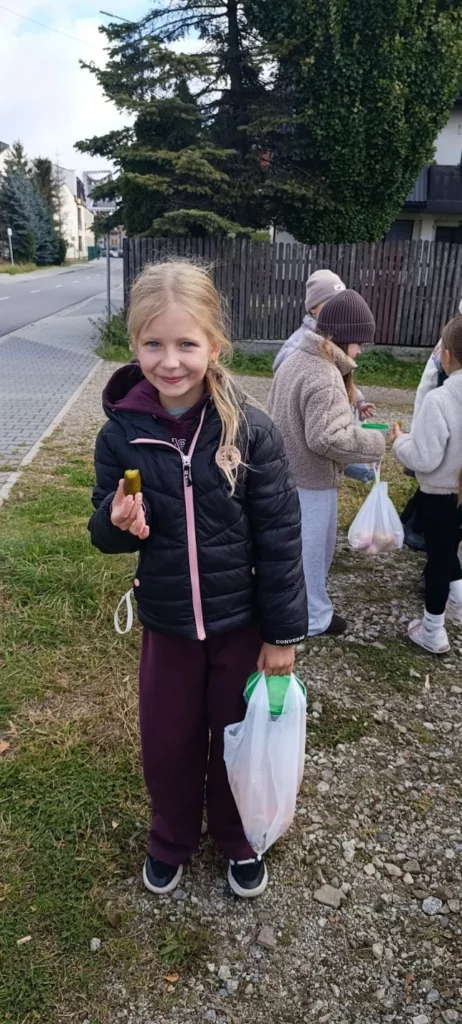 Zdjęcie 17 z 17 – Wyjście klasy 2 c na zakupy do jesiennego warzywniaka