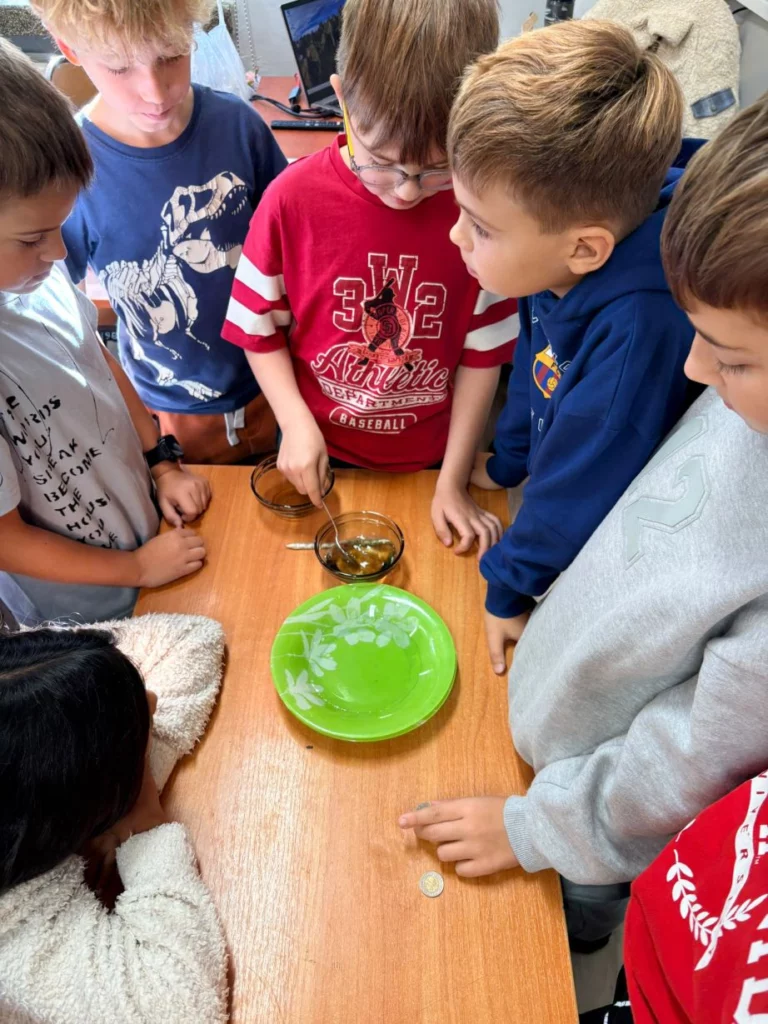 Zdjęcie 1 z 6 – Ogólnopolski Projekt Edukacyjny. Mali Naukowcy. Eksperymenty Wyjaśniające Świat