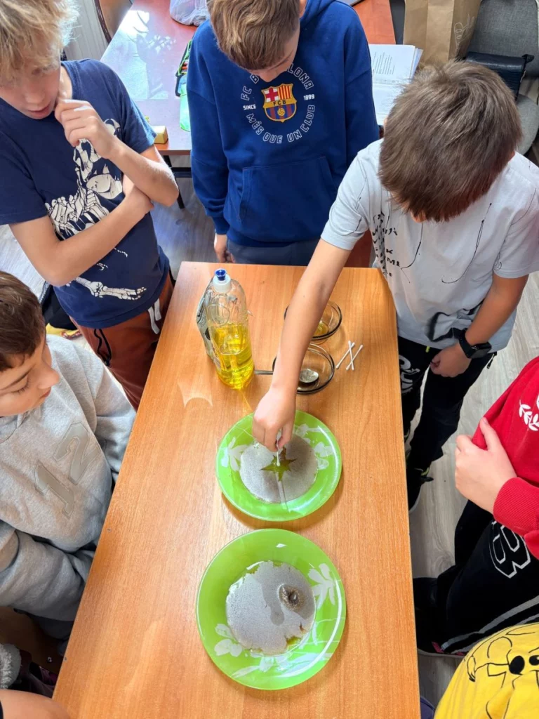 Zdjęcie 3 z 6 – Ogólnopolski Projekt Edukacyjny. Mali Naukowcy. Eksperymenty Wyjaśniające Świat
