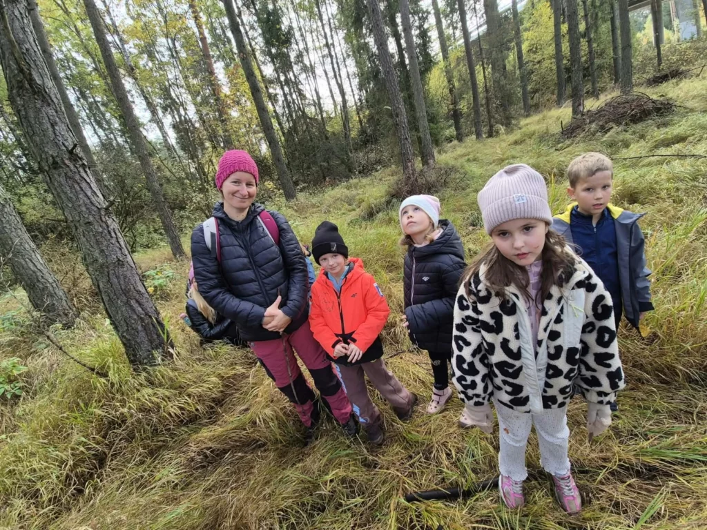 Zdjęcie 7 z 11 – Wyjściu do Boru Kombinackiego klasy 1C