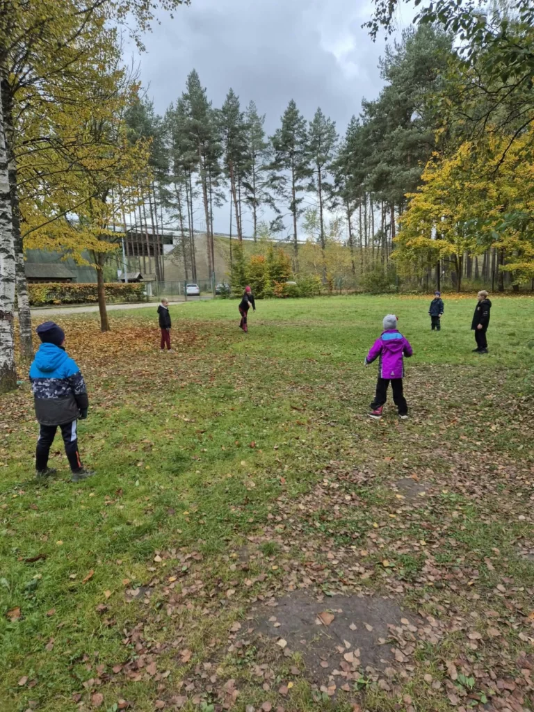 Zdjęcie 10 z 11 – Wyjściu do Boru Kombinackiego klasy 1C