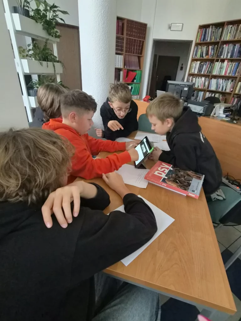 Zdjęcie 35 z 50 – Klasa 6a na XII Ogólnopolskiej Nocy Bibliotek w Nowym Targu