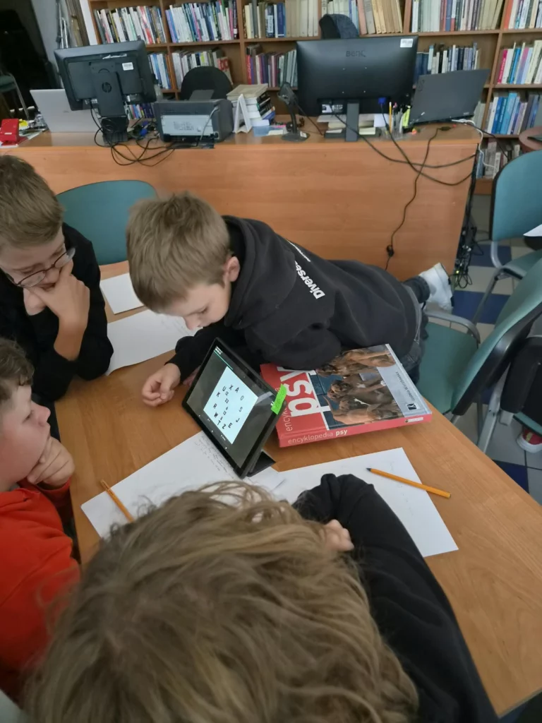 Zdjęcie 42 z 50 – Klasa 6a na XII Ogólnopolskiej Nocy Bibliotek w Nowym Targu
