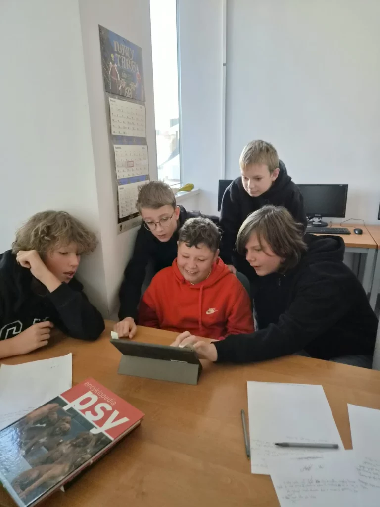 Zdjęcie 45 z 50 – Klasa 6a na XII Ogólnopolskiej Nocy Bibliotek w Nowym Targu