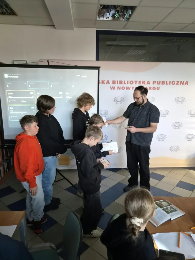 Zdjęcie 46 z 50 – Klasa 6a na XII Ogólnopolskiej Nocy Bibliotek w Nowym Targu