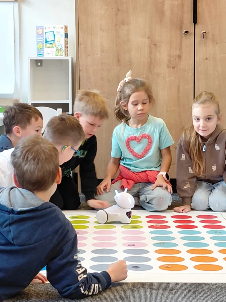 Zdjęcie 3 z 13 – „Photon i Kraina Emocji” – wyjątkowa lekcja w Bibliotece Pedagogicznej