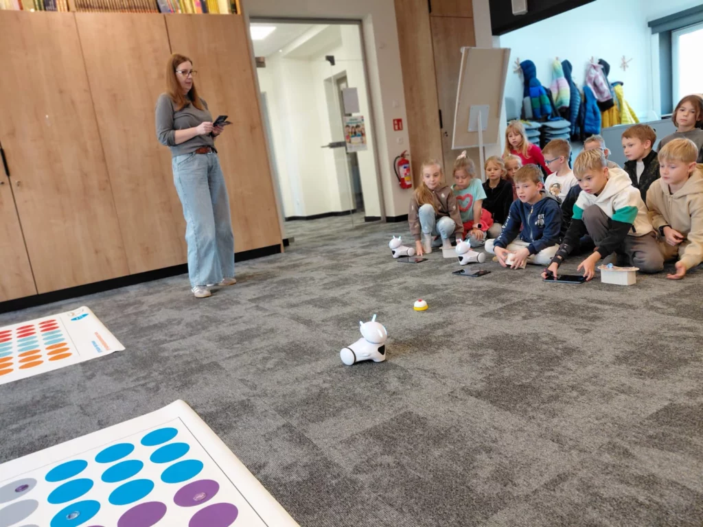 Zdjęcie 4 z 13 – „Photon i Kraina Emocji” – wyjątkowa lekcja w Bibliotece Pedagogicznej