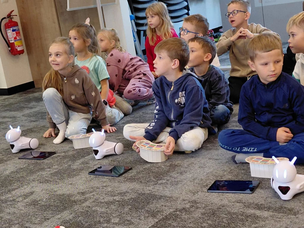 Zdjęcie 7 z 13 – „Photon i Kraina Emocji” – wyjątkowa lekcja w Bibliotece Pedagogicznej