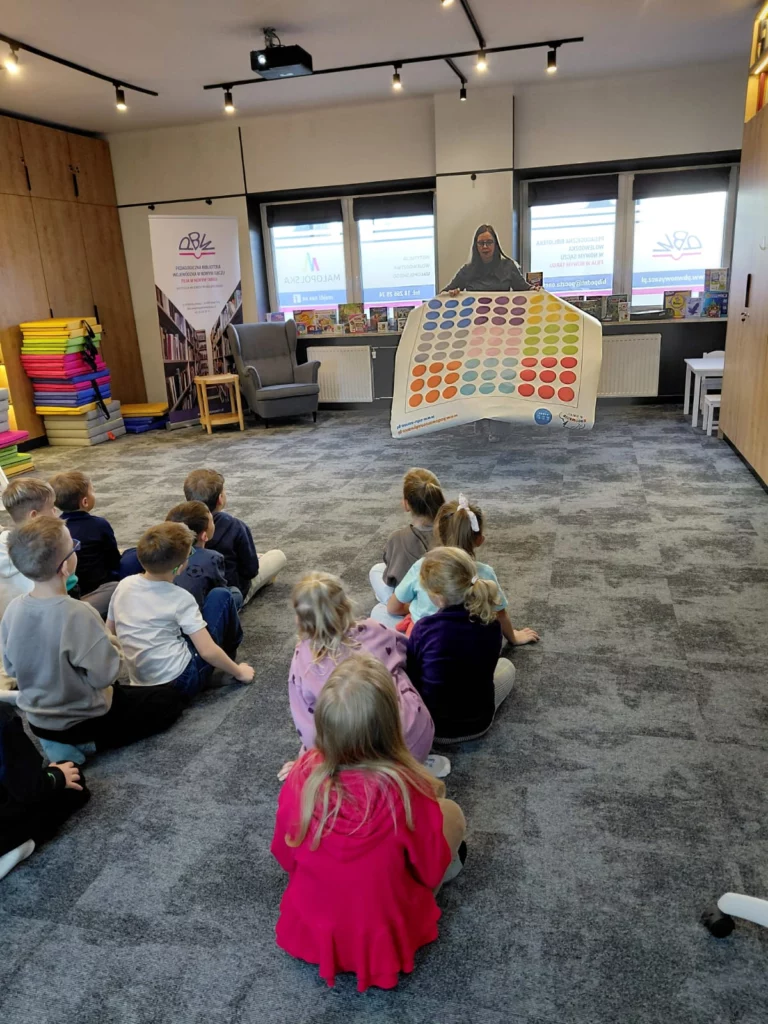 Zdjęcie 9 z 13 – „Photon i Kraina Emocji” – wyjątkowa lekcja w Bibliotece Pedagogicznej