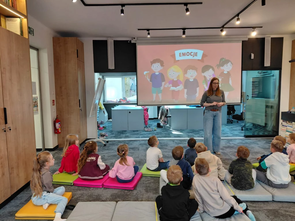 Zdjęcie 11 z 13 – „Photon i Kraina Emocji” – wyjątkowa lekcja w Bibliotece Pedagogicznej