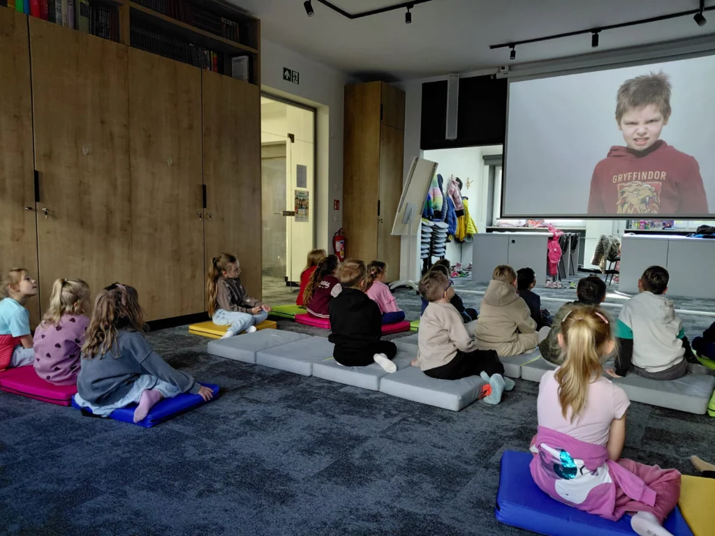 Zdjęcie 13 z 13 – „Photon i Kraina Emocji” – wyjątkowa lekcja w Bibliotece Pedagogicznej