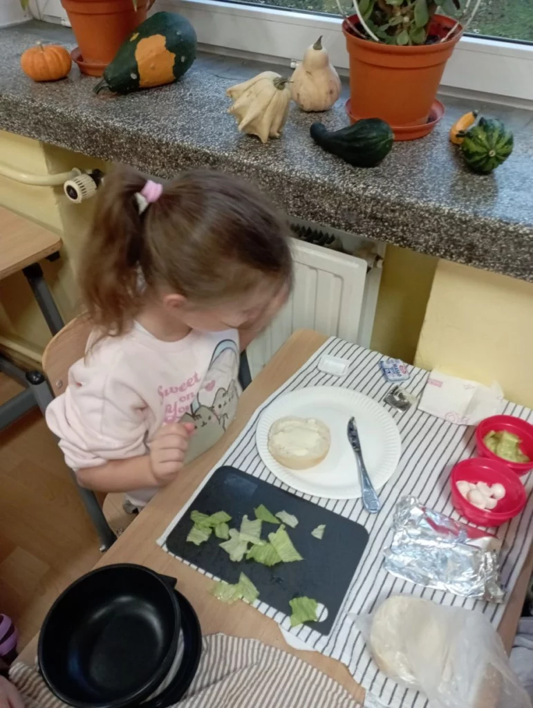 Zdjęcie 5 z 24 – Zdrowe śniadanie w klasie 1A