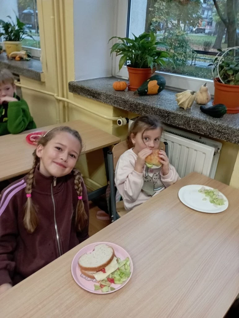 Zdjęcie 22 z 24 – Zdrowe śniadanie w klasie 1A