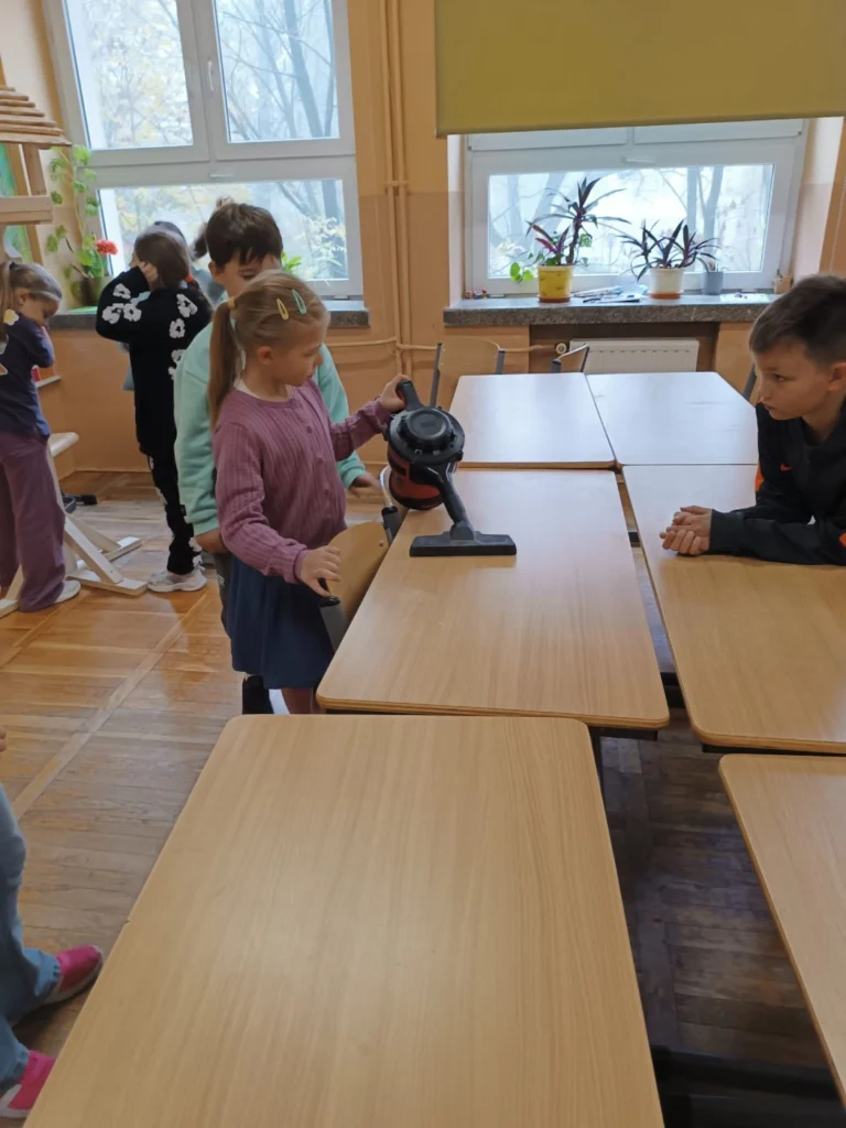 Zdjęcie 2 z 29 – Wyjątkowe zajęcia praktyczne w klasie 2B