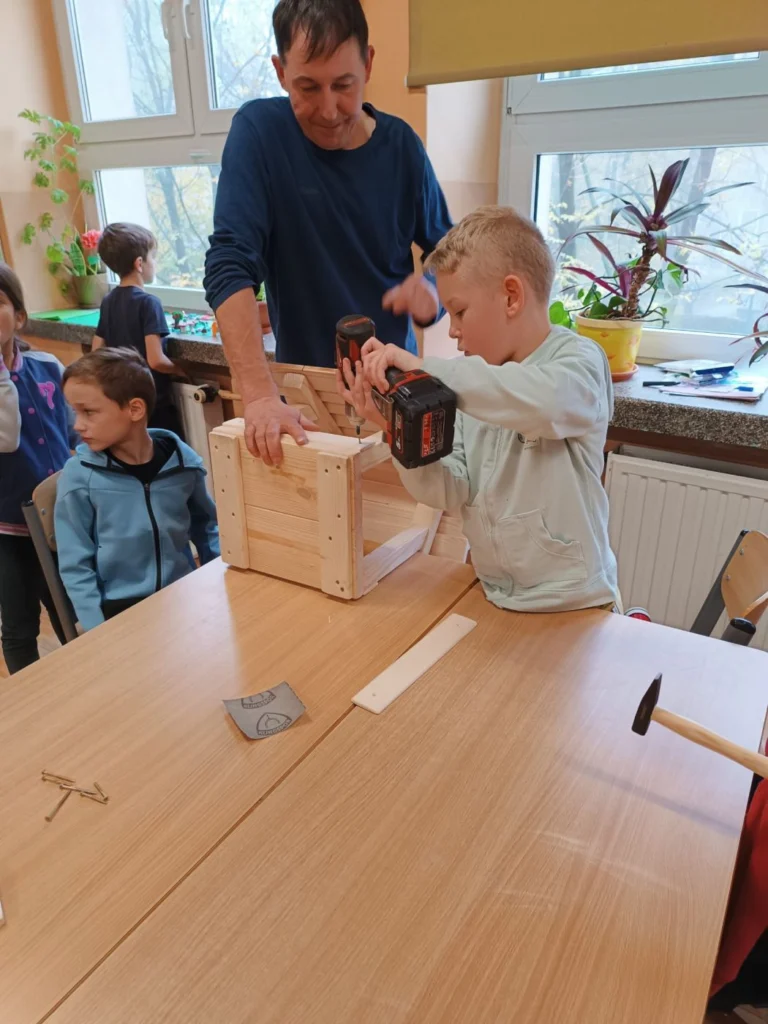 Zdjęcie 12 z 29 – Wyjątkowe zajęcia praktyczne w klasie 2B