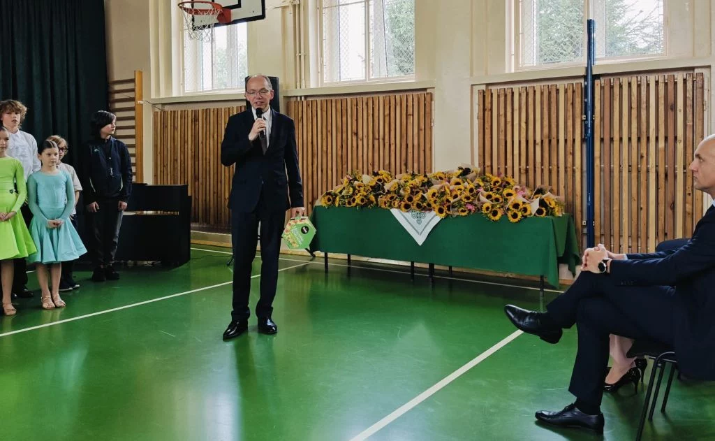 Zdjęcie 11 z 17 – Miejskie obchody Dnia Edukacji Narodowej w naszej szkole