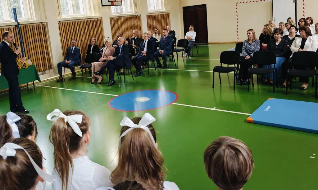 Zdjęcie 14 z 17 – Miejskie obchody Dnia Edukacji Narodowej w naszej szkole