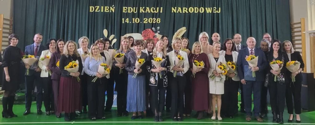 Zdjęcie 15 z 17 – Miejskie obchody Dnia Edukacji Narodowej w naszej szkole