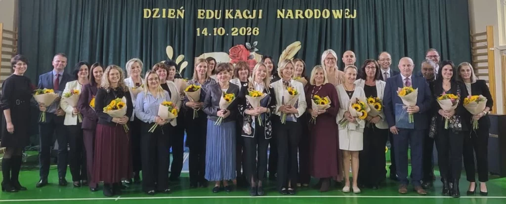 Zdjęcie 16 z 17 – Miejskie obchody Dnia Edukacji Narodowej w naszej szkole