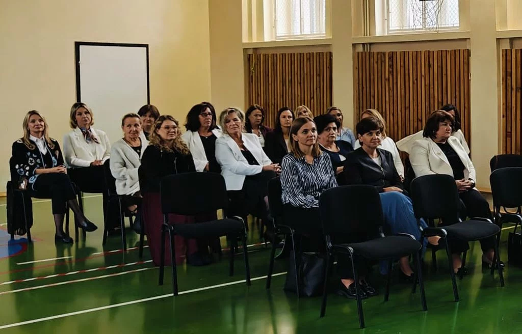 Zdjęcie 3 z 17 – Miejskie obchody Dnia Edukacji Narodowej w naszej szkole