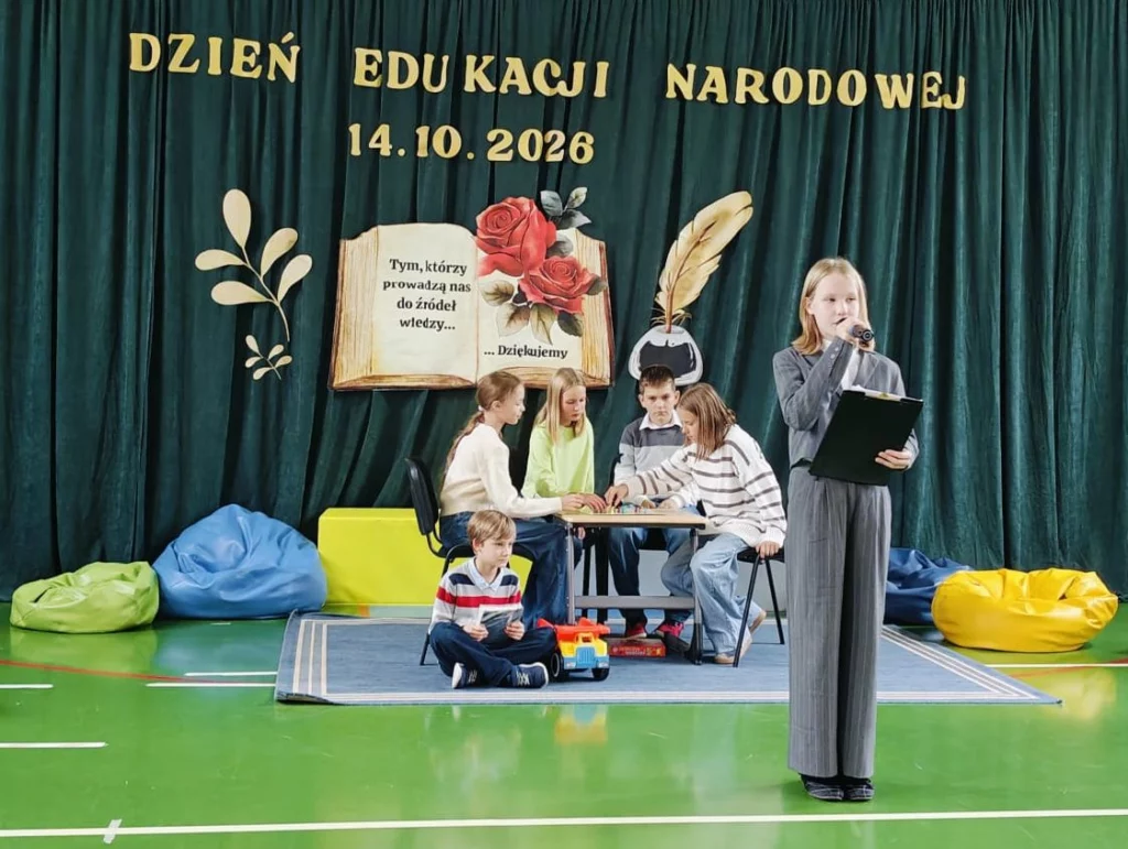 Zdjęcie 4 z 17 – Miejskie obchody Dnia Edukacji Narodowej w naszej szkole